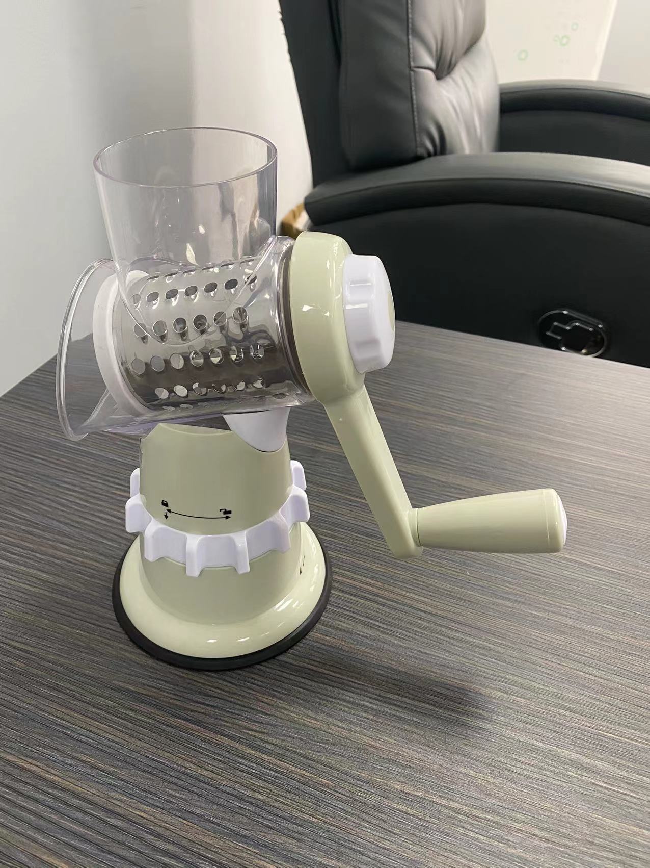 Sleek Manual Kitchen Chopper