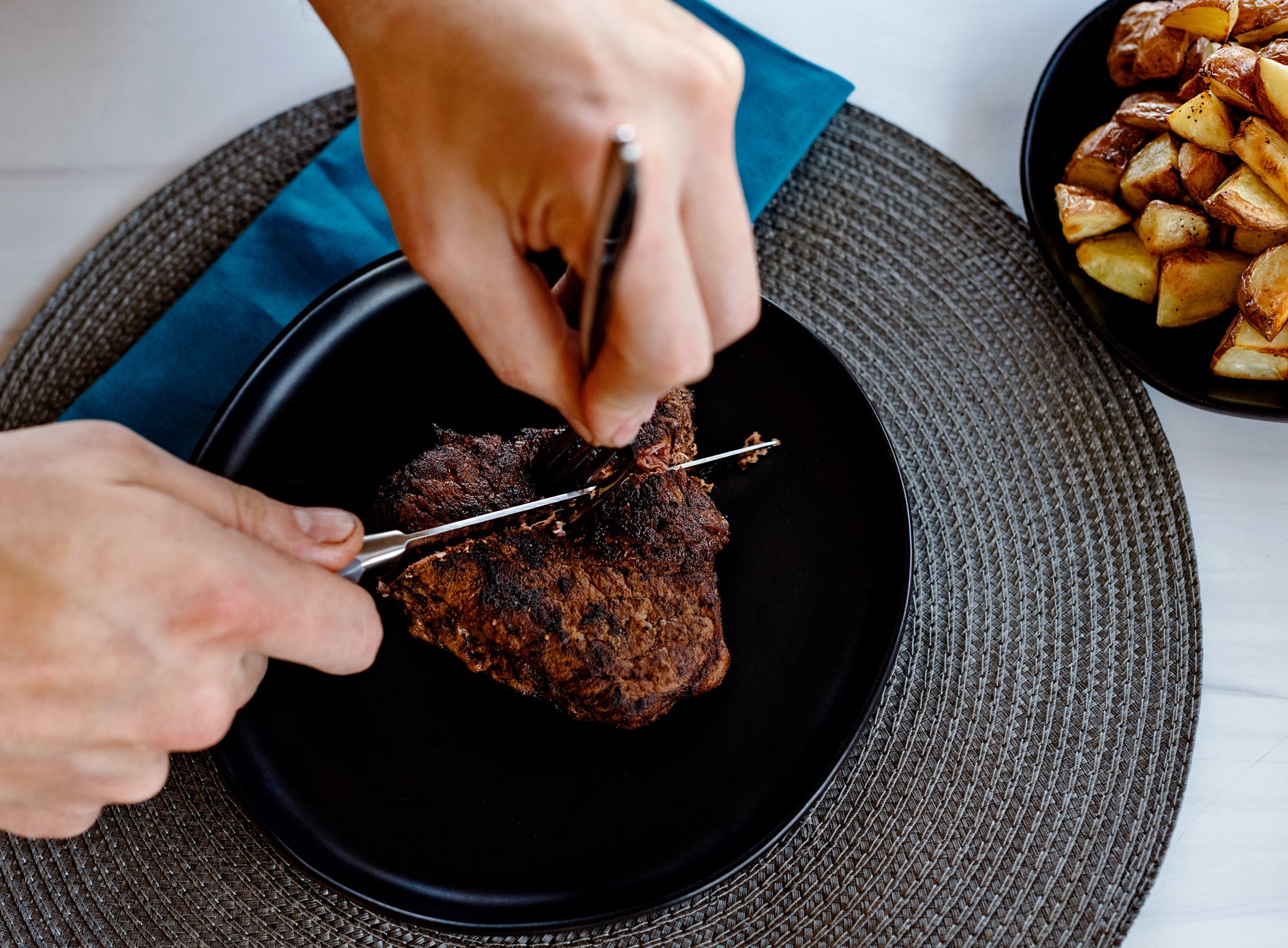 Superior Set of 8 Steak Knives - Gray